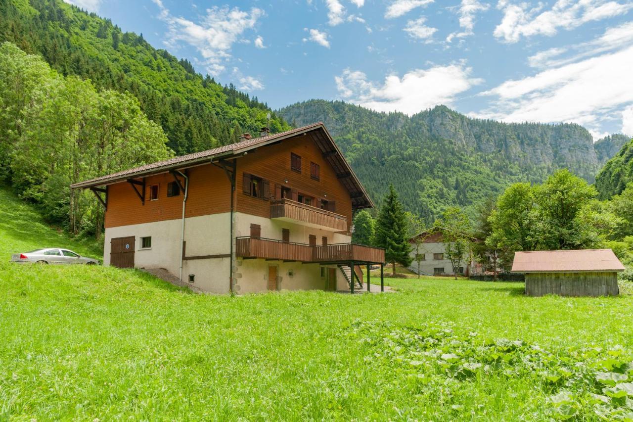 Grand Appartement Proche Gd Bornand Glieres-Val-de-Borne Exterior foto