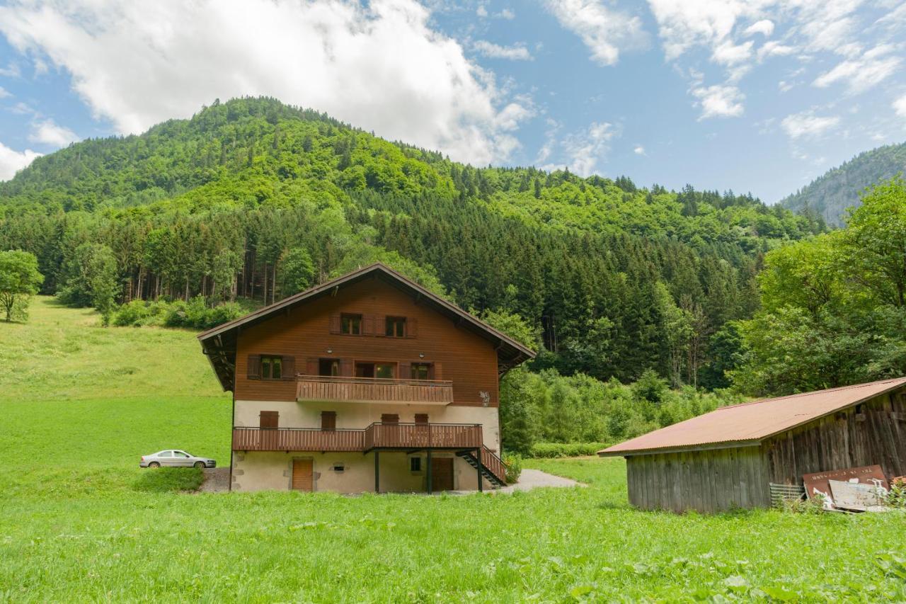Grand Appartement Proche Gd Bornand Glieres-Val-de-Borne Exterior foto